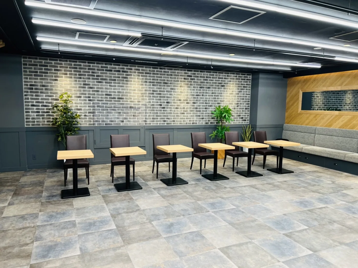 新橋スタジオのレンガ調背景